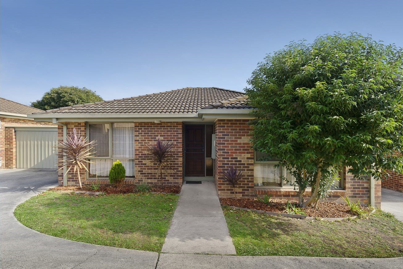 2/11 Albert Street, Ringwood image 1