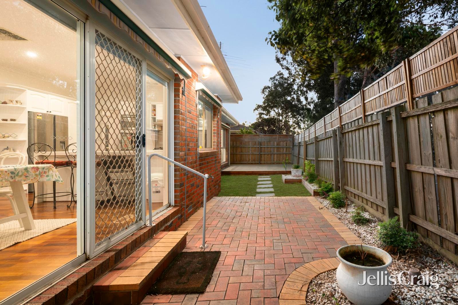 2/11 Arthurson Street, Mount&nbsp;Waverley image 16