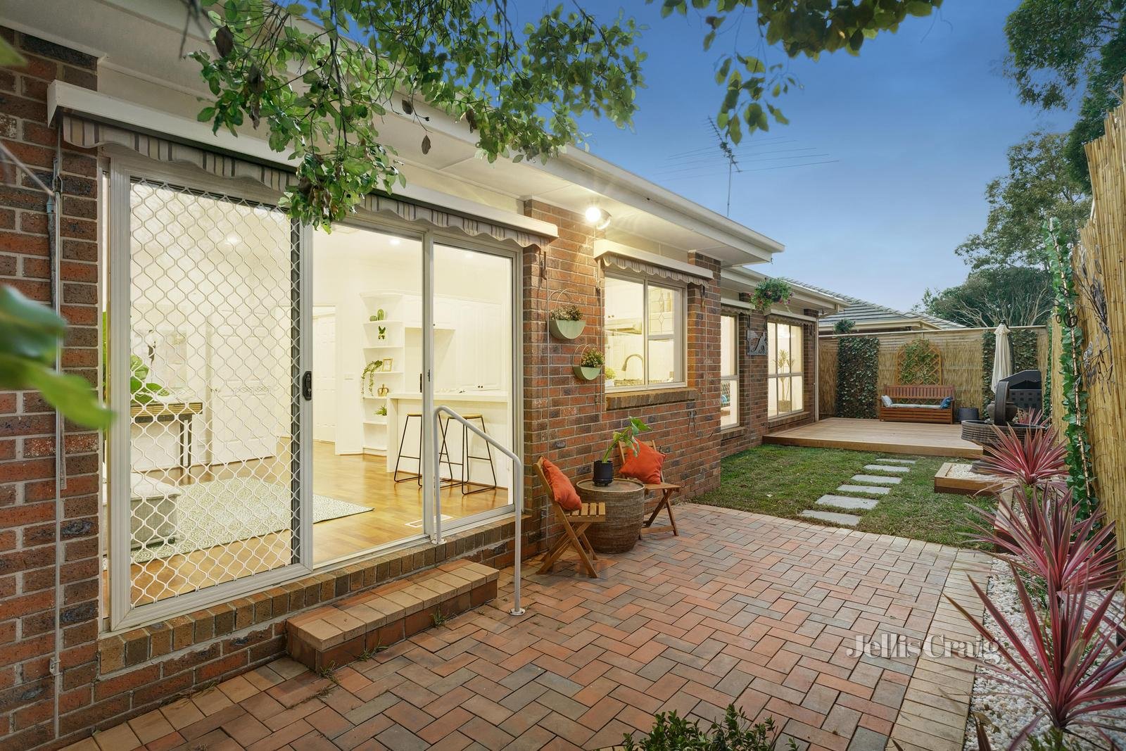 2/11 Arthurson Street, Mount Waverley image 12