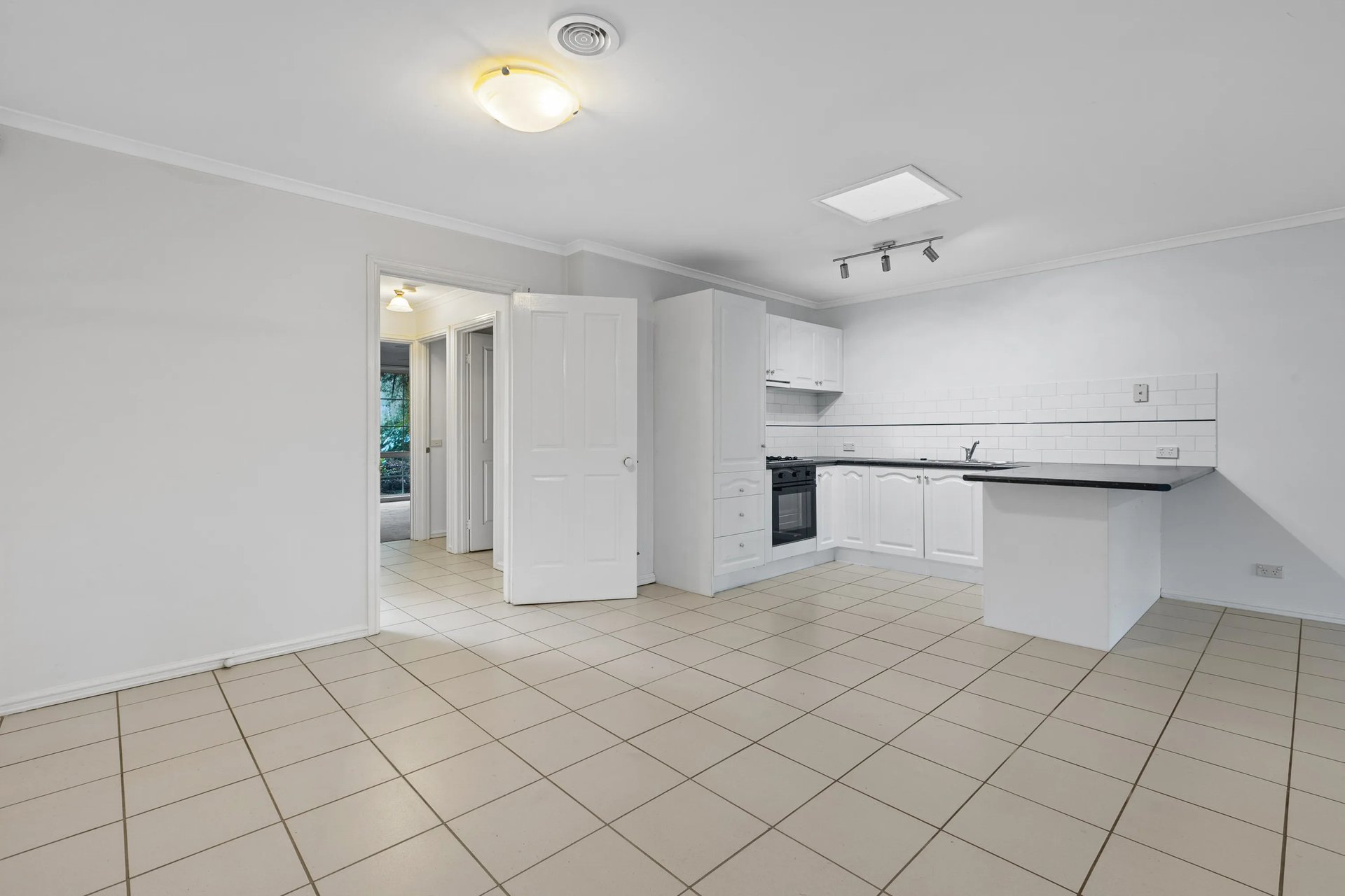 2/11 Bambury Street, Boronia image 2