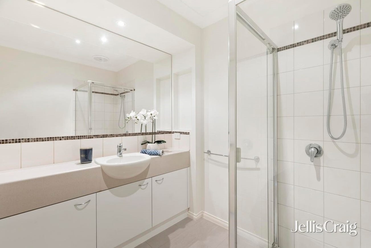 2/11 Basingstoke Road, Mitcham image 3