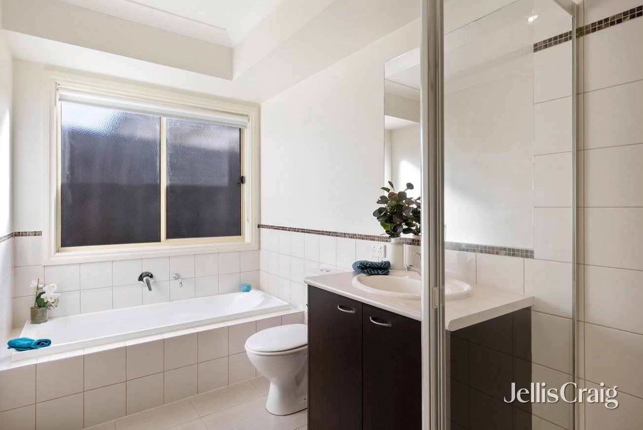 2/11 Basingstoke Road, Mitcham image 7