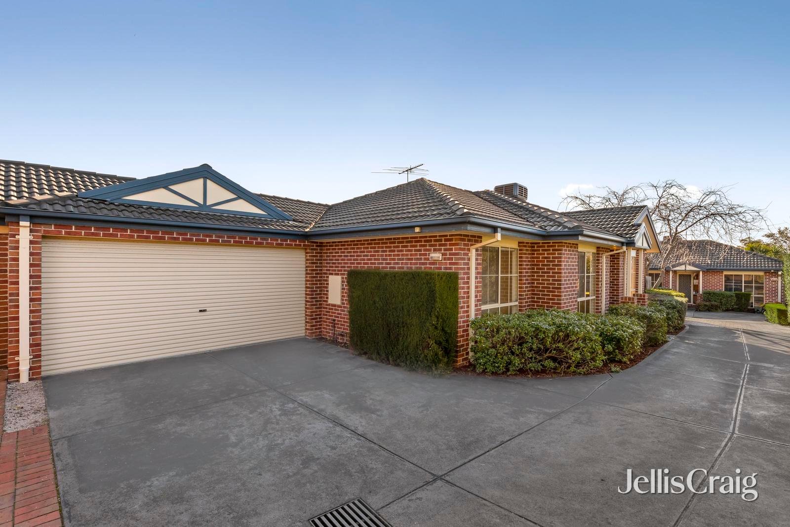 2/11 Basingstoke Road, Mitcham image 1