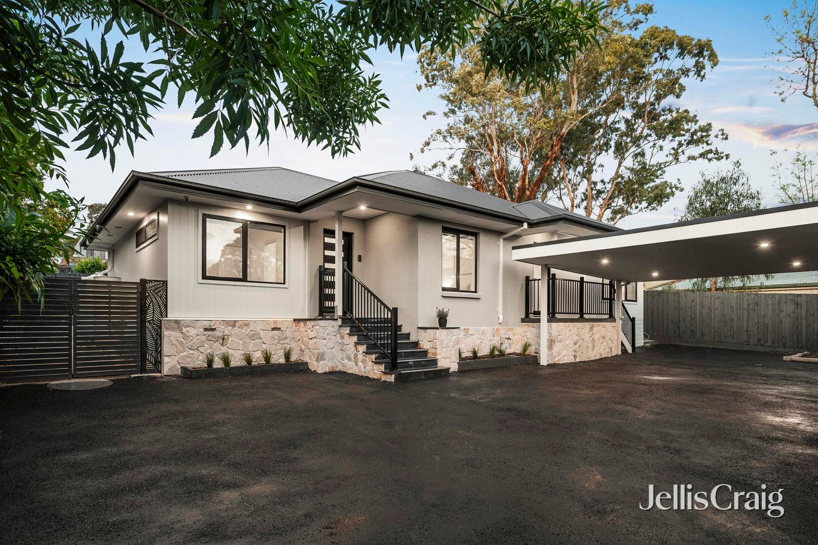 2/11 Baxter Street, Eltham image 1
