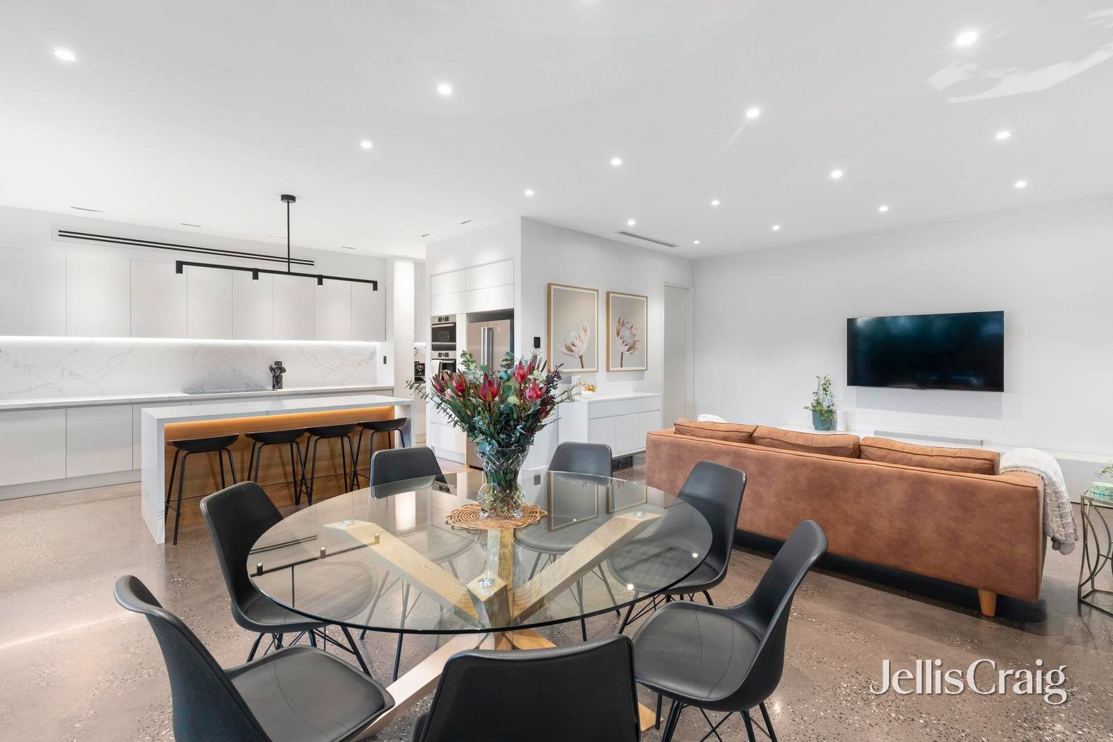 2/11 Boyne Street, Rowville image 2
