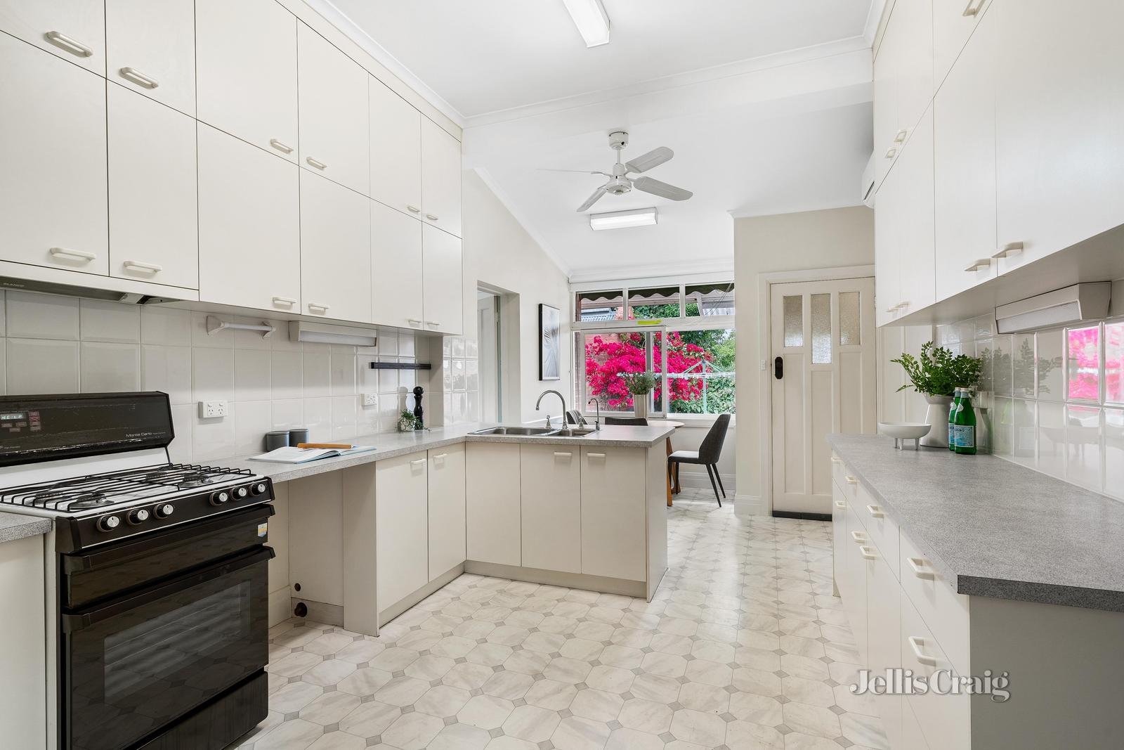 211 Burke Road, Glen Iris image 4