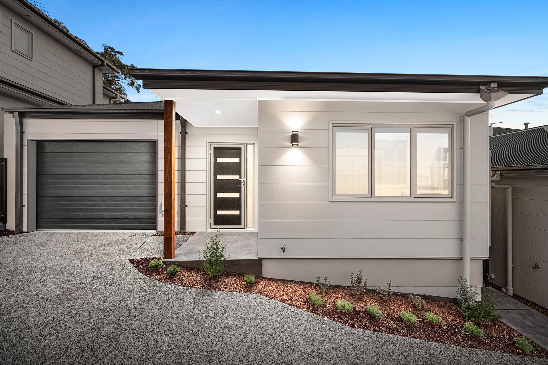 2/11 Caroline Street, Kilsyth image 1