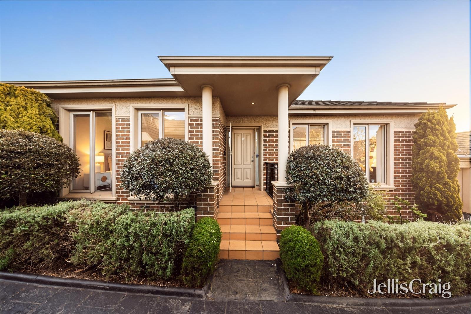 2/11 Curlew Court, Doncaster image 1