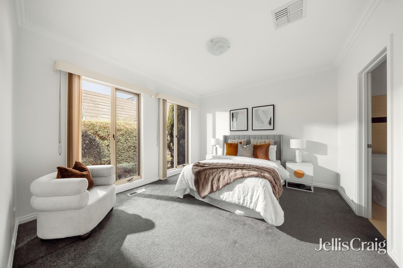 2/11 Curlew Court, Doncaster image 6