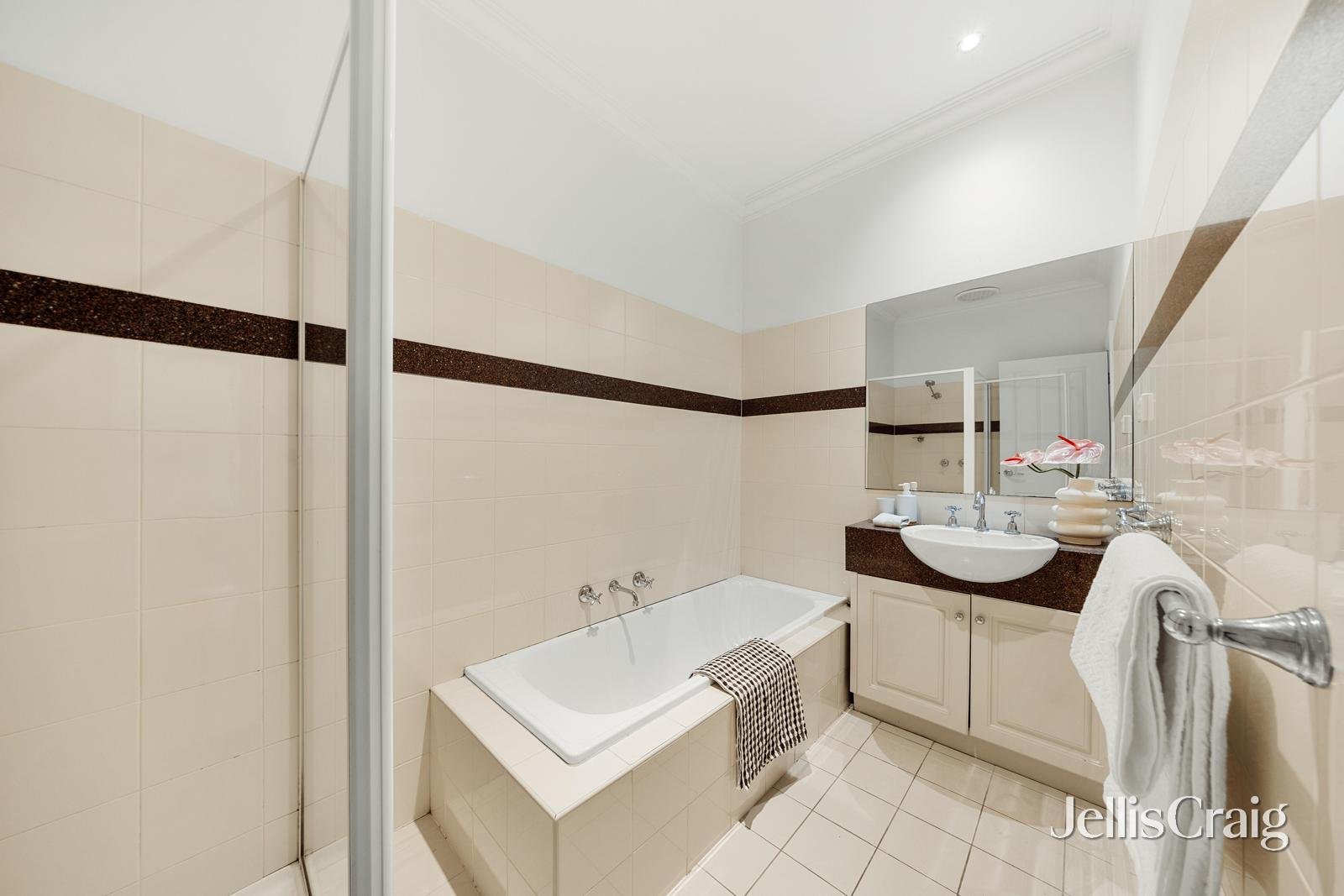 2/11 Curlew Court, Doncaster image 8