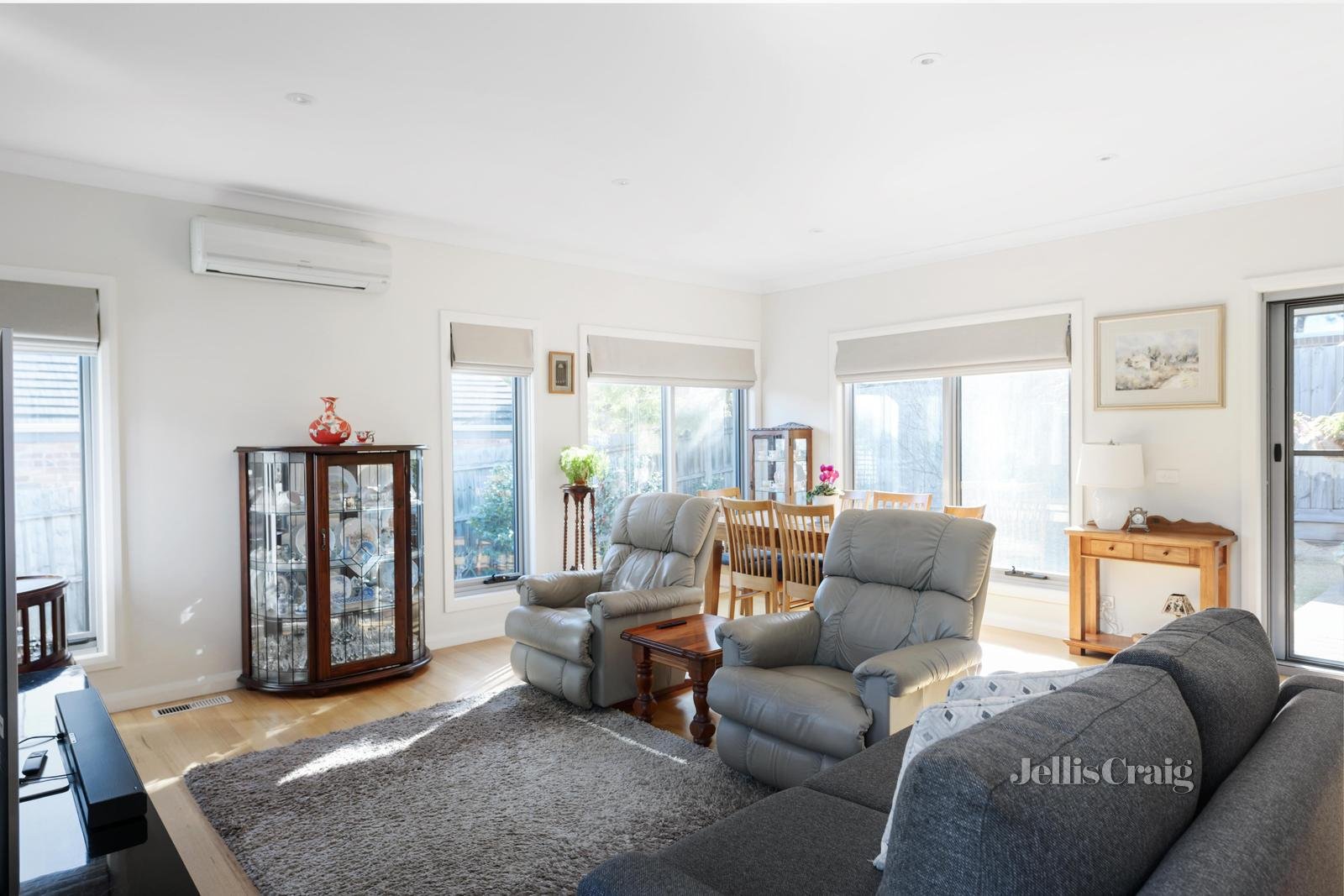 2/11 Gladstone Road, Briar Hill image 6