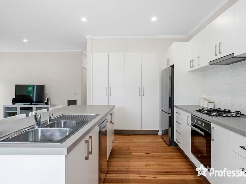 2/11 Glen View Road, Mount Evelyn image 2