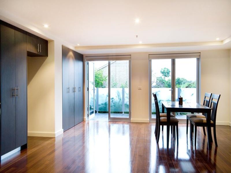 2/11 Goodson Street, Doncaster image 2