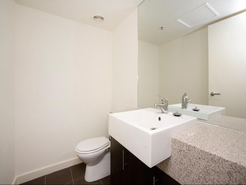 2/11 Goodson Street, Doncaster image 3