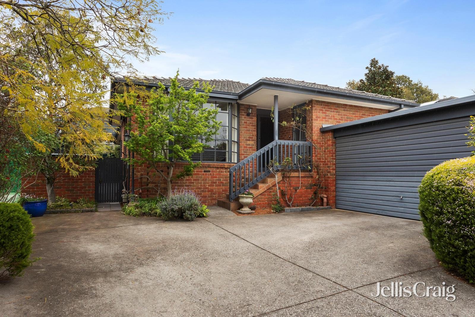 2/11 Hazel Street, Camberwell image 1