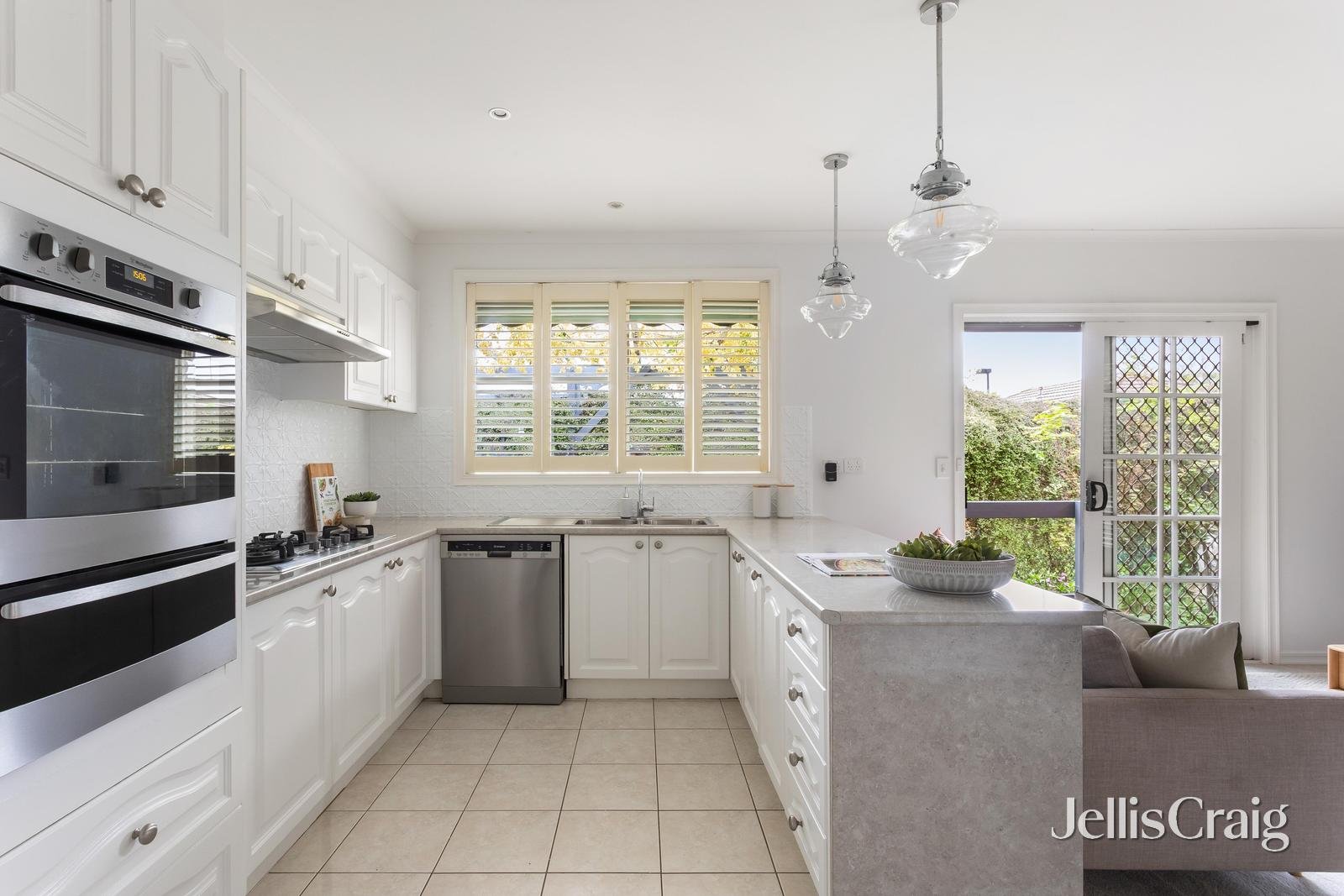 2/11 Hazel Street, Camberwell image 3