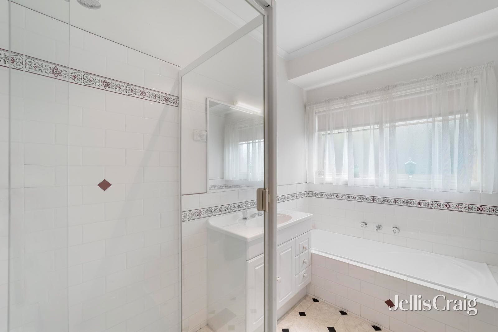 2/11 Hedge End Road, Mitcham image 7