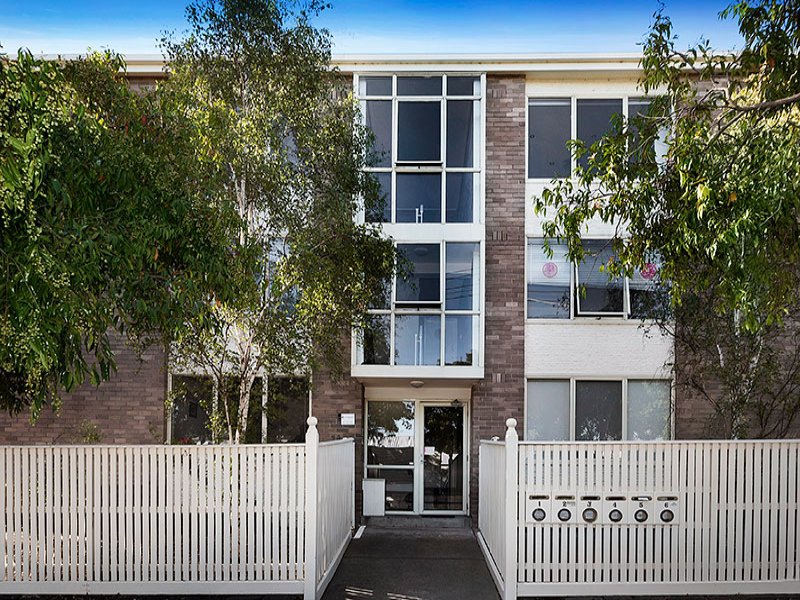 2/11 Henry Street, Hawthorn image 2