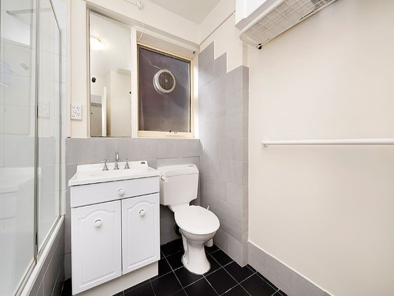 2/11 Henry Street, Hawthorn image 6