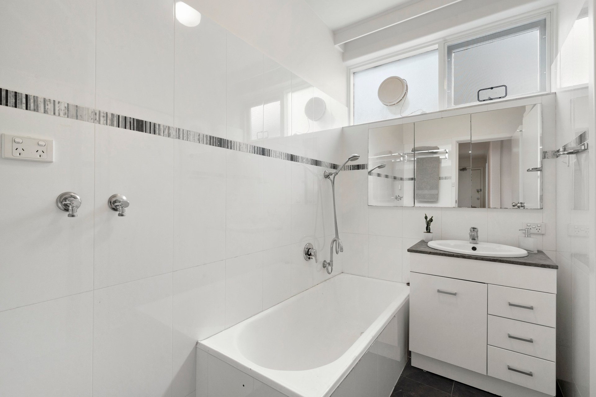 Property Gallery Thumbnail 8