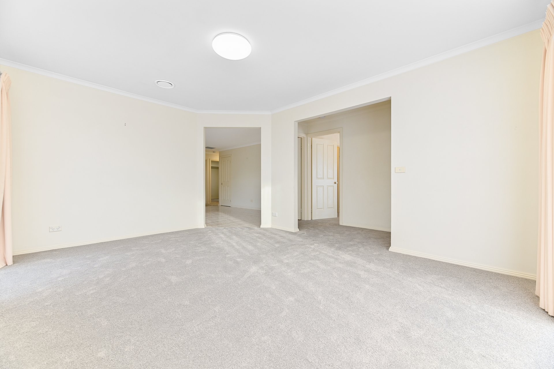 2/11 Kwinana Street, Glen&nbsp;Waverley image 3