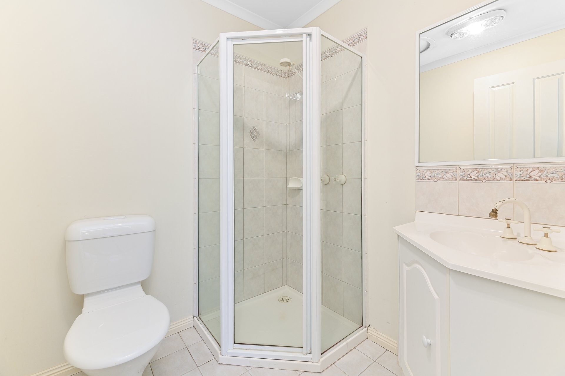 2/11 Kwinana Street, Glen&nbsp;Waverley image 5