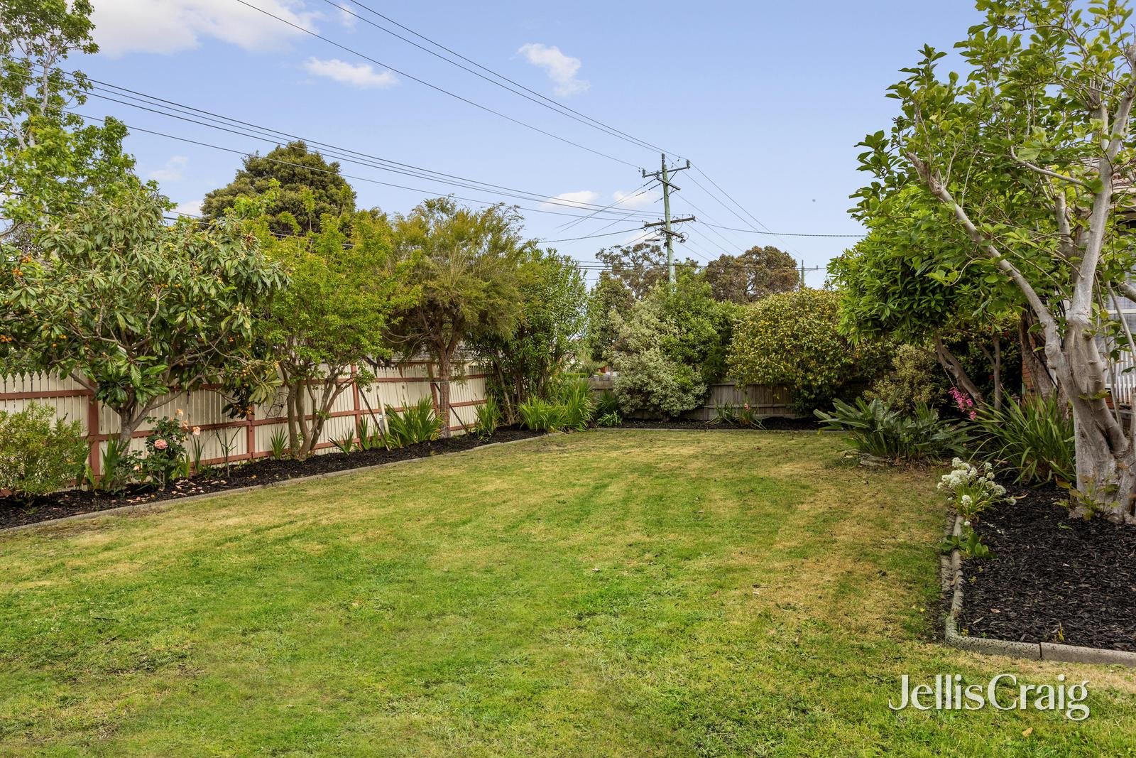 211 Lawrence Road, Mount Waverley image 5