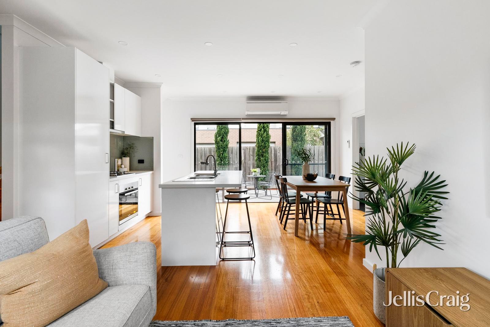 2/11 Mihil Street, Preston image 4
