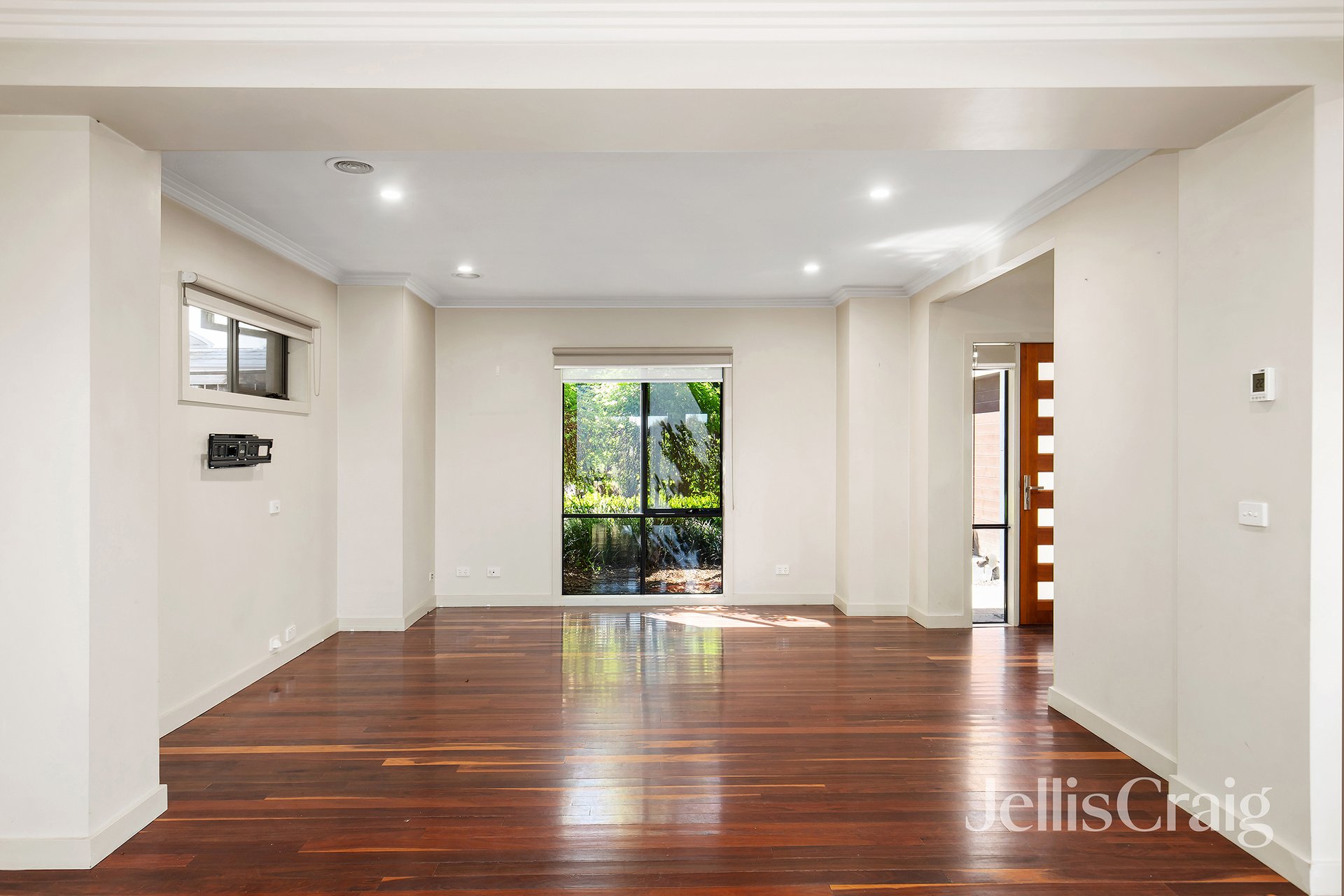2/11 Nevin Parade, Viewbank image 2