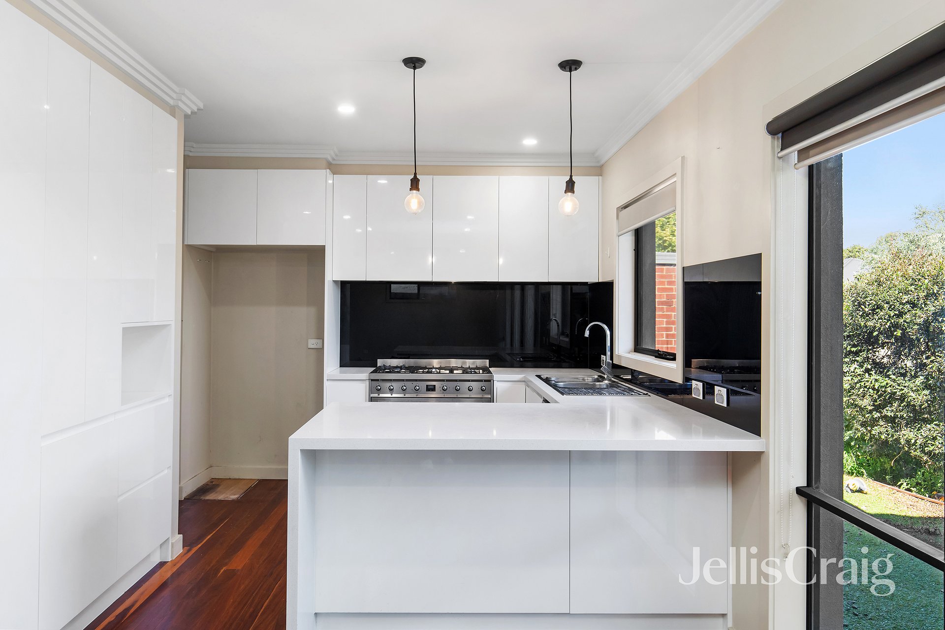 2/11 Nevin Parade, Viewbank image 3