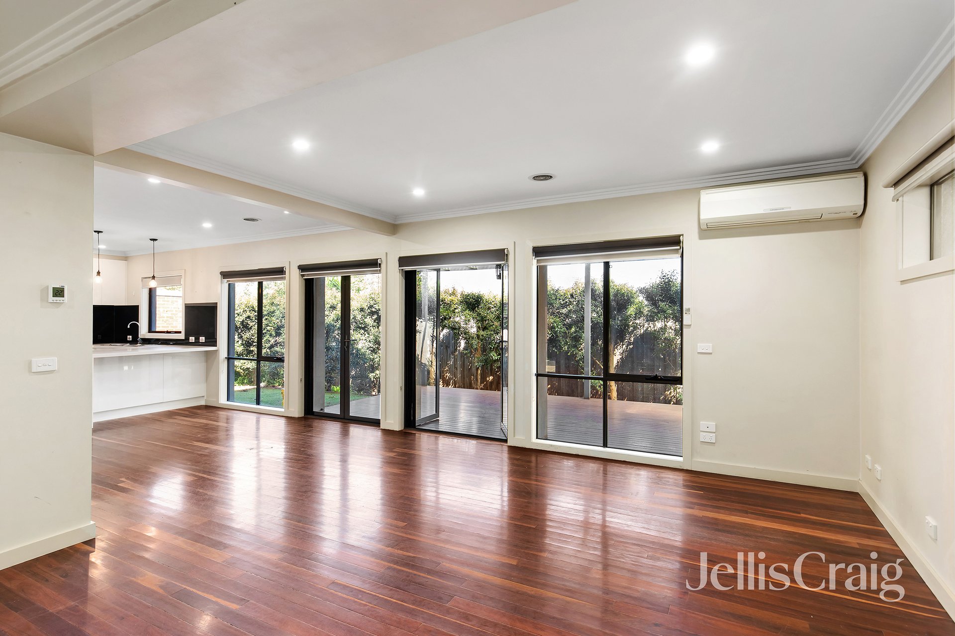 2/11 Nevin Parade, Viewbank image 4