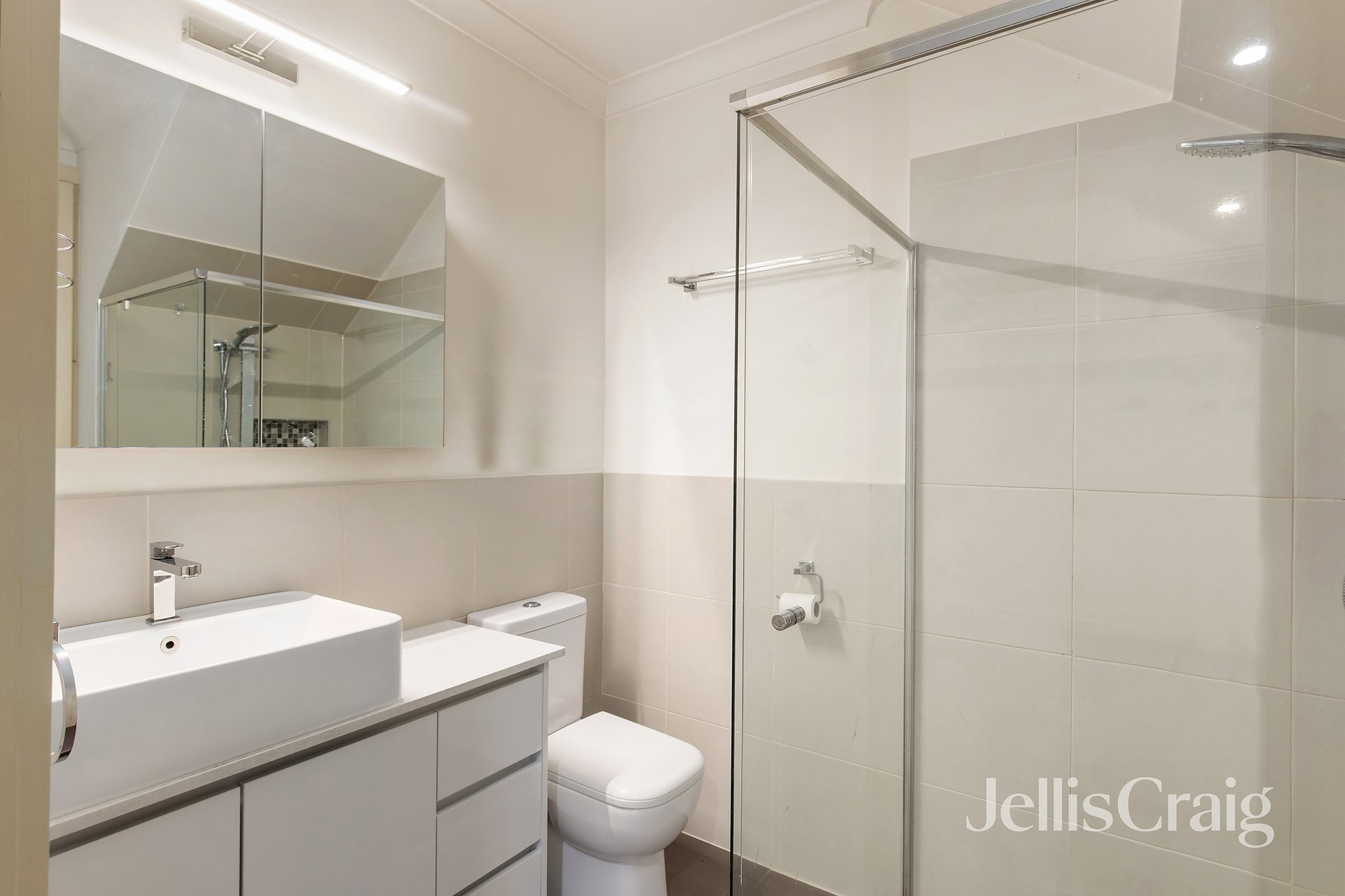 2/11 Nevin Parade, Viewbank image 10