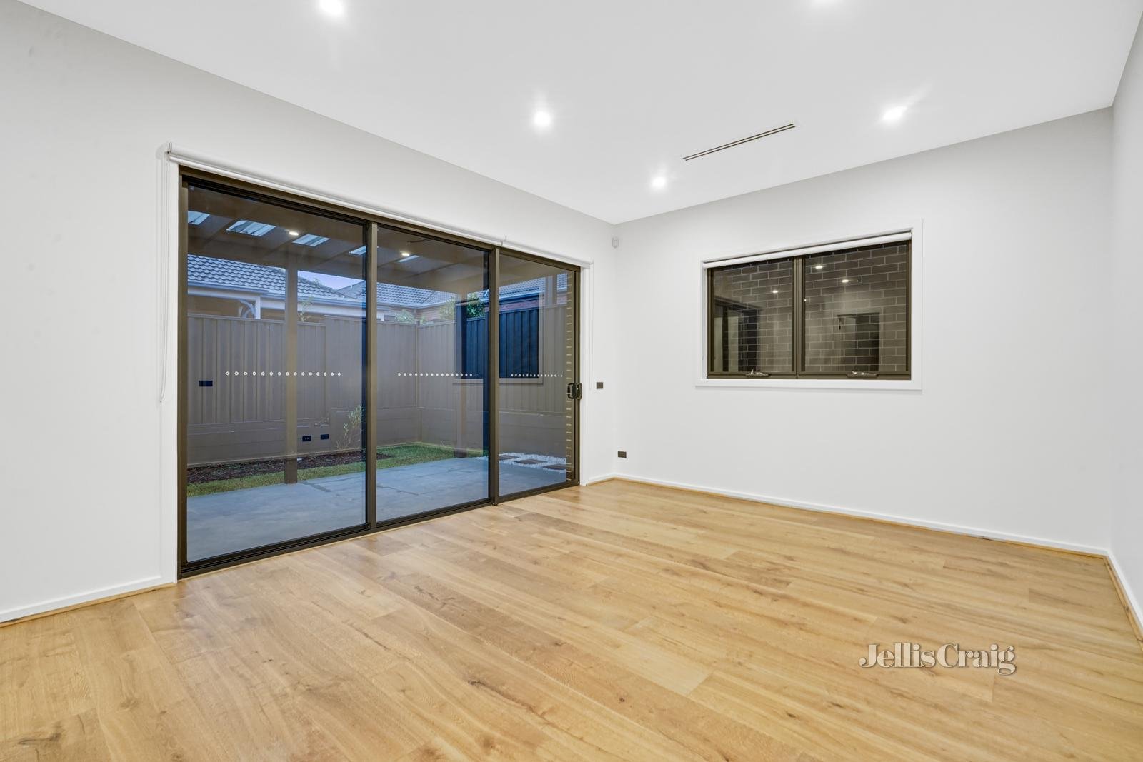 2/11 Newbigin Street, Burwood image 3