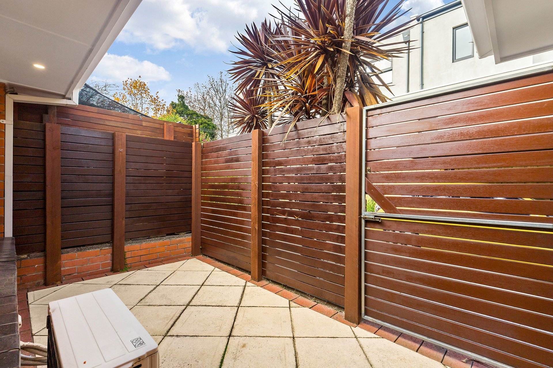 2/11 Northcote Avenue, Balwyn image 2