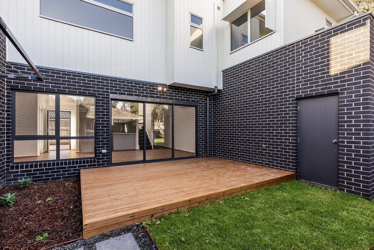 2/11 Paul Street, Doncaster image 4