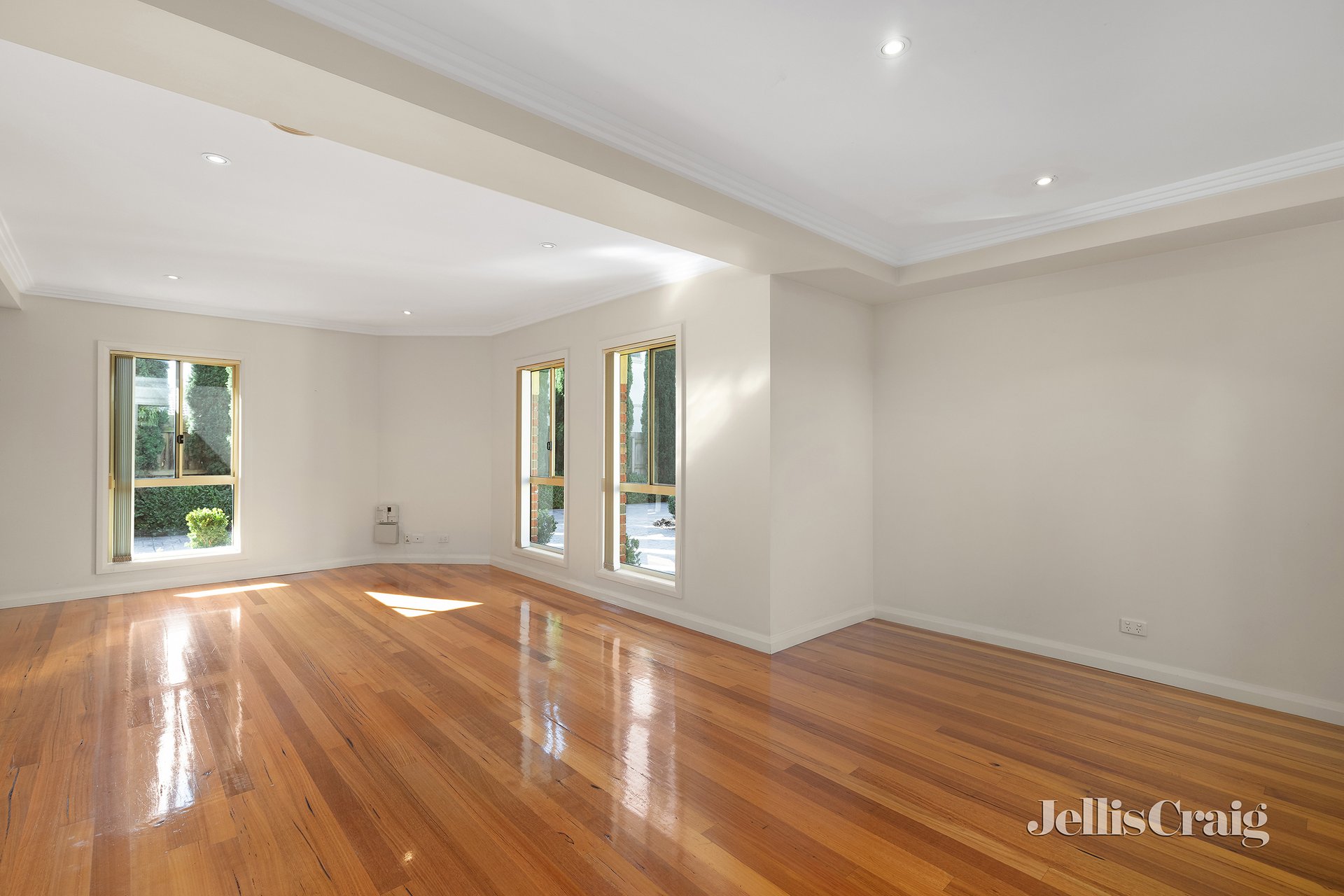2/11 Payne Place, South Morang image 4