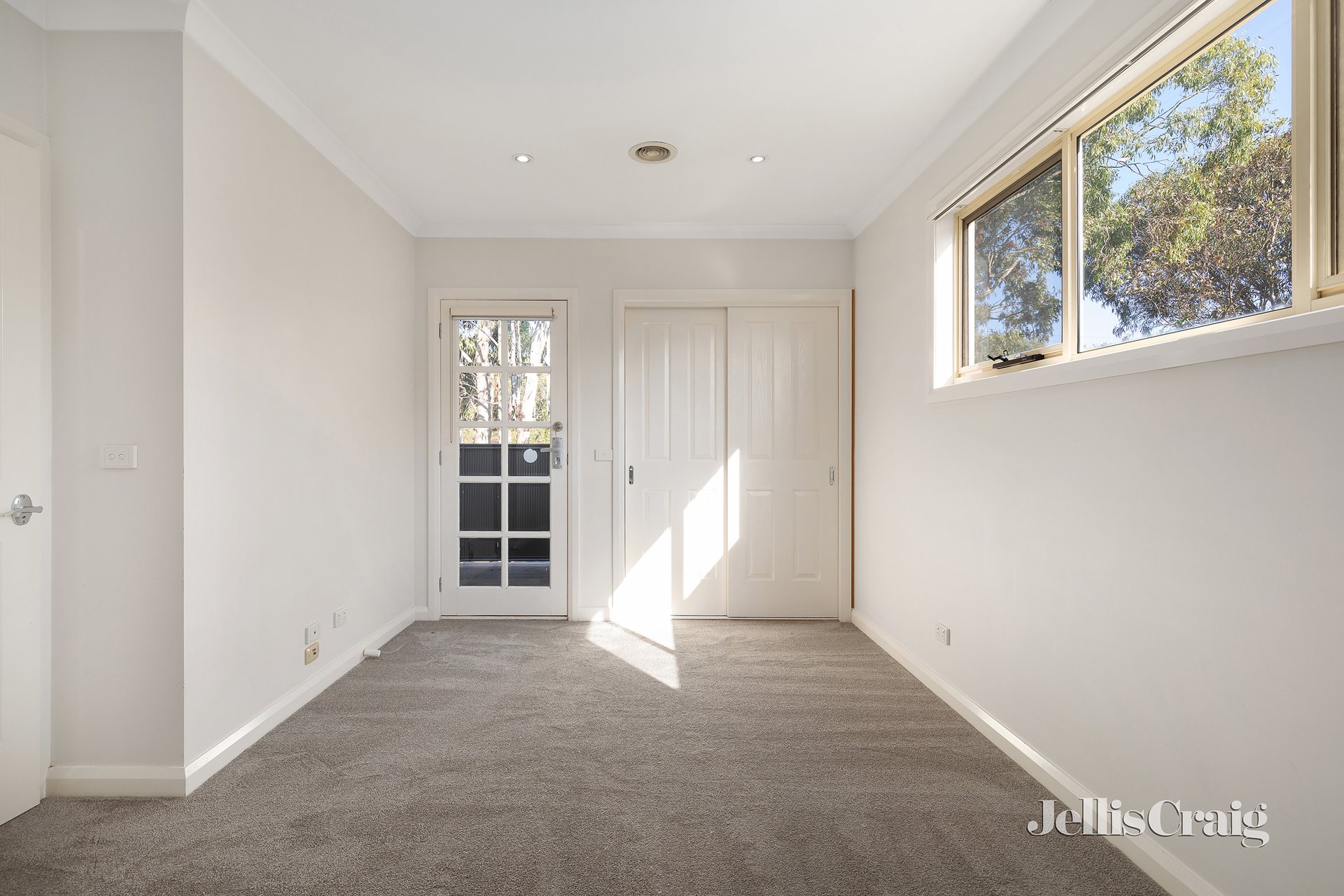 2/11 Payne Place, South Morang image 7