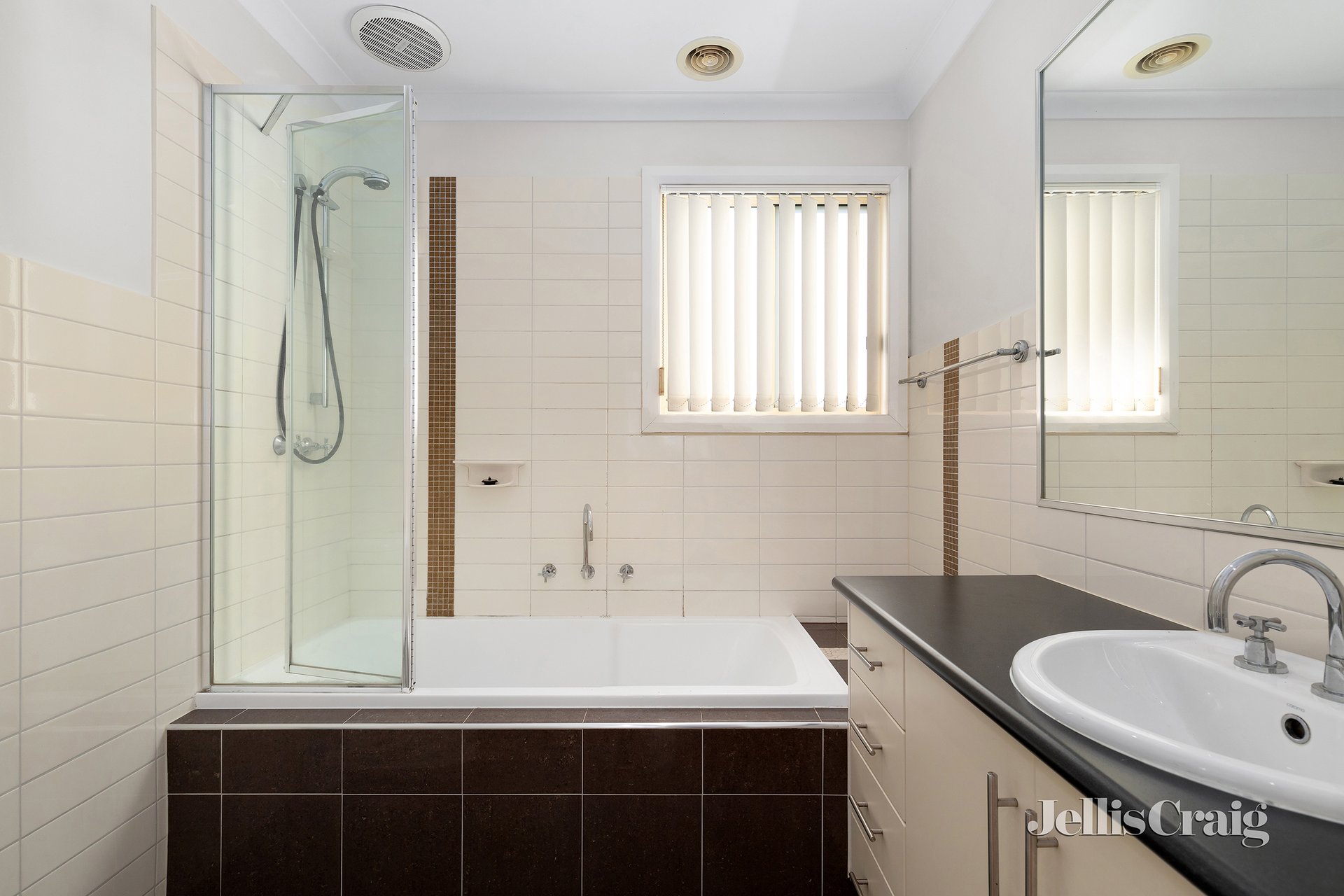 2/11 Payne Place, South Morang image 9