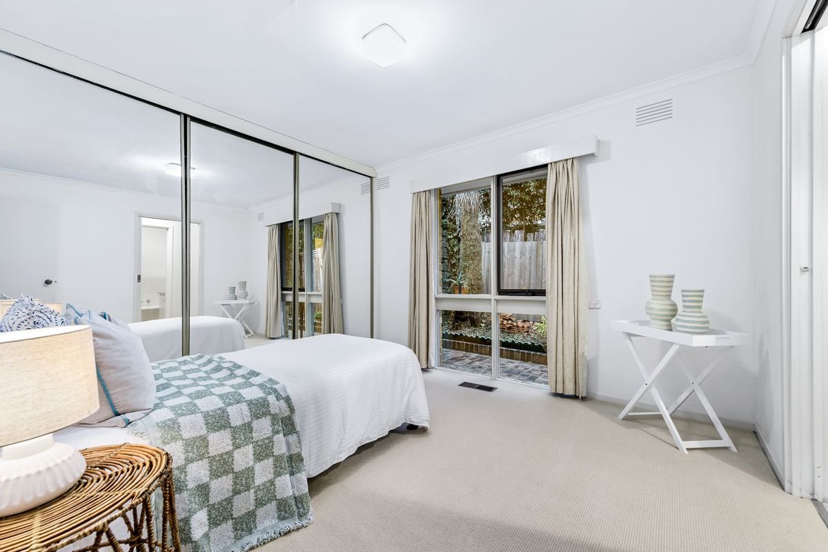 2/11 Regent Street, Mount Waverley image 5