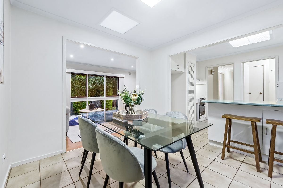 2/11 Regent Street, Mount Waverley image 4