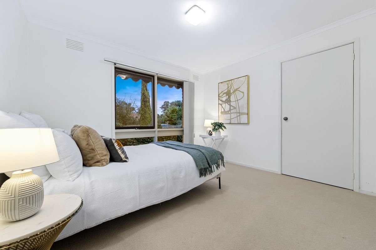 2/11 Regent Street, Mount Waverley image 7