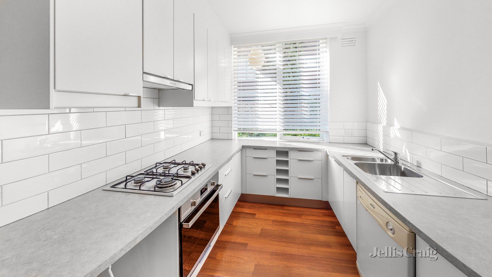 2/11 Rockley Road, South Yarra image 5
