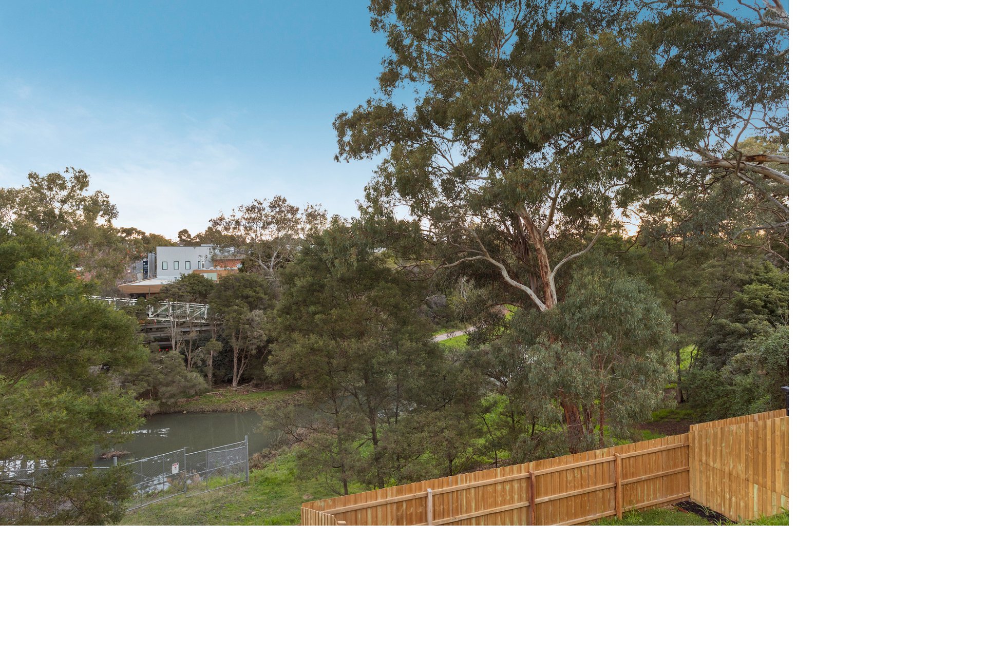 2/11 Seaton Court, Mount Waverley image 7