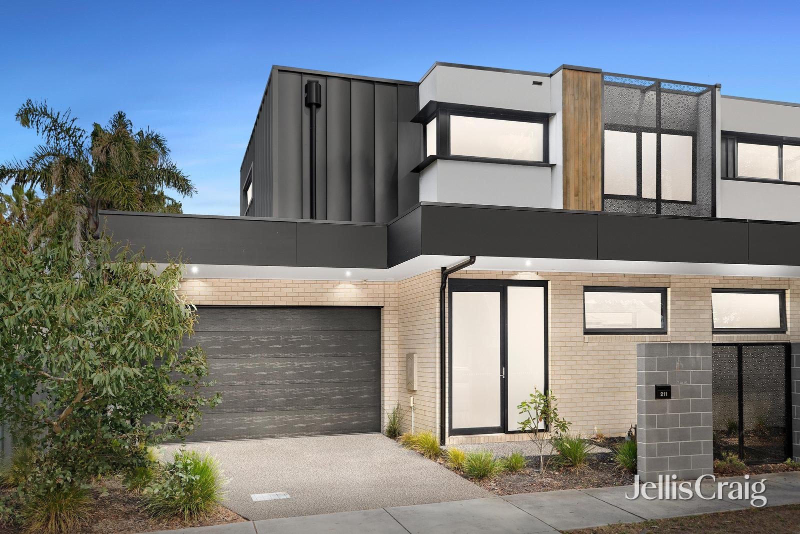 211 Tramway Parade, Beaumaris image 1