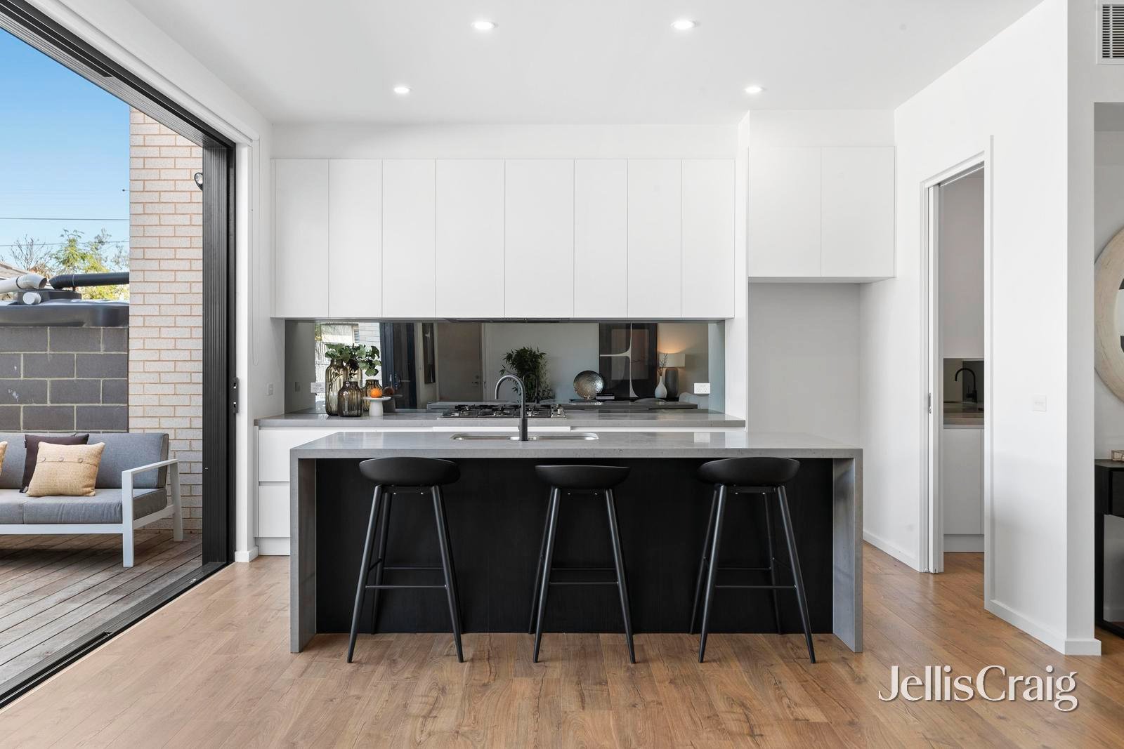 211 Tramway Parade, Beaumaris image 4