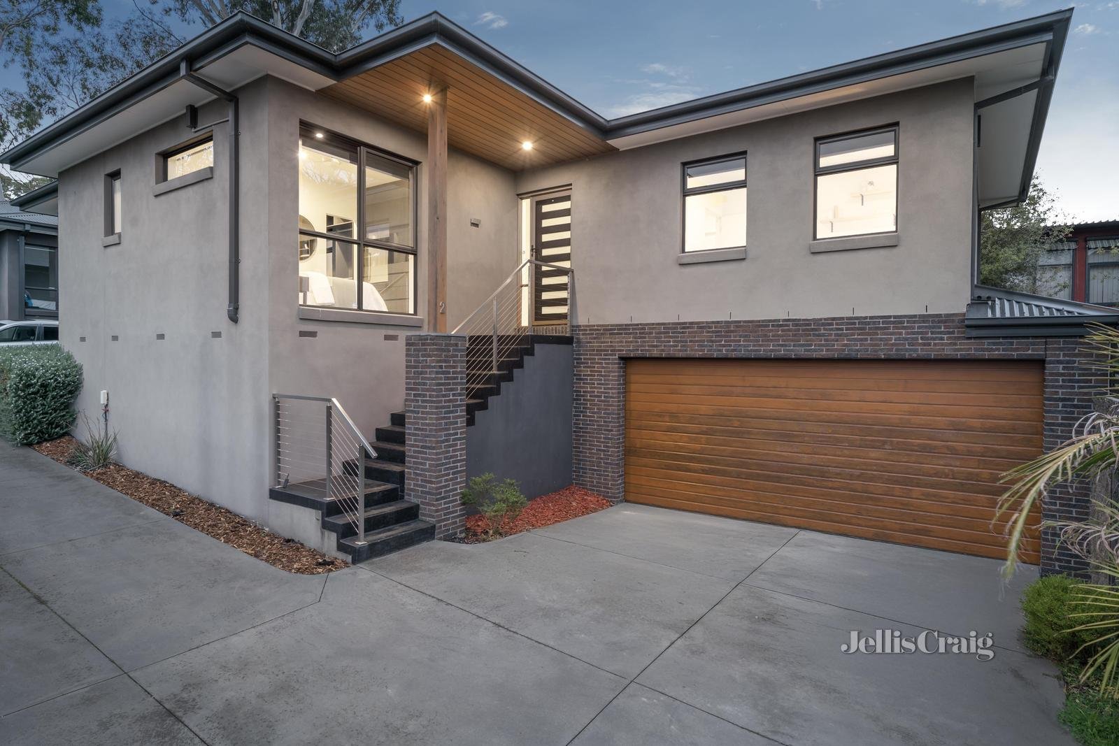 2/11 Walsh Street, Eltham image 1