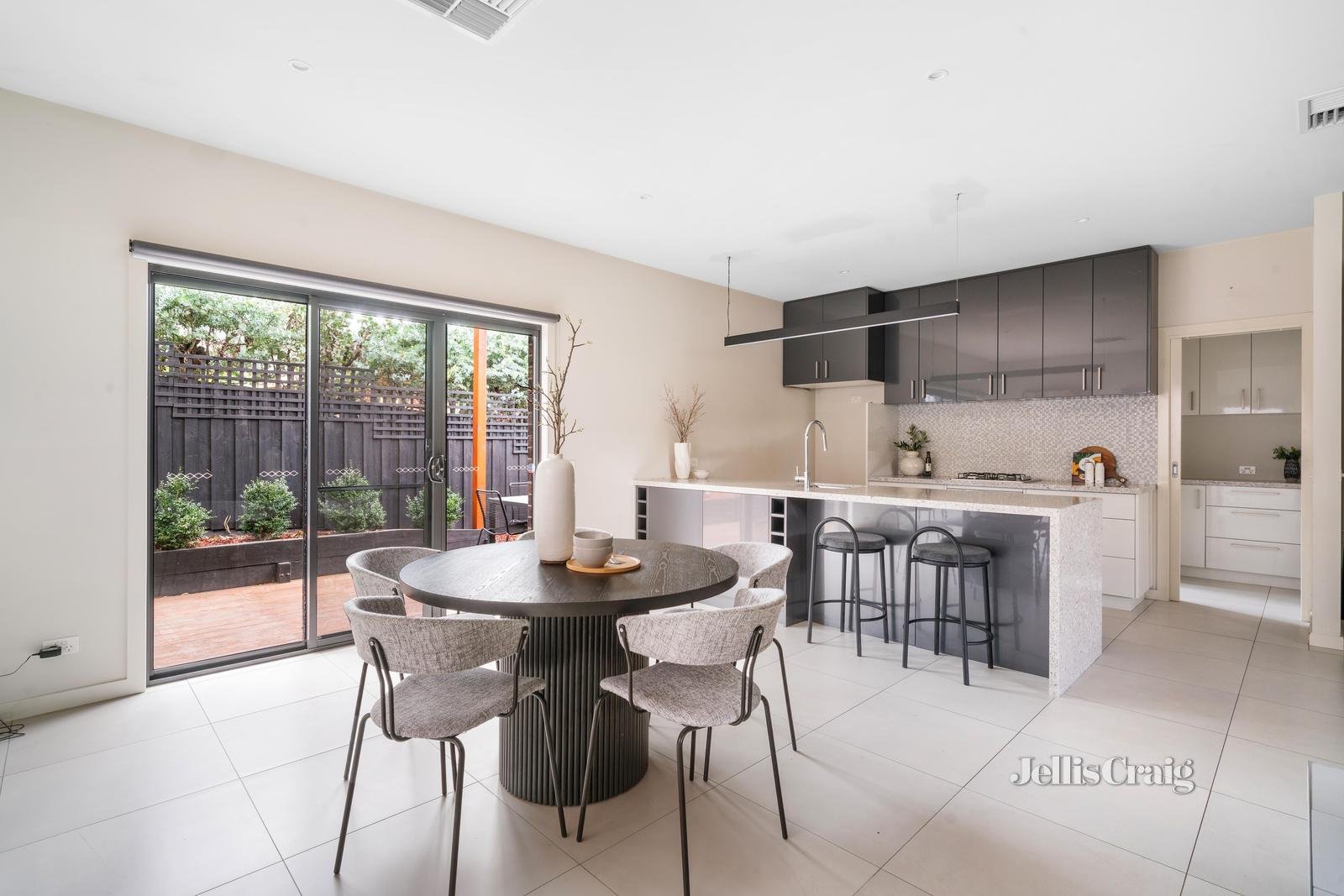 2/11 Walsh Street, Eltham image 6