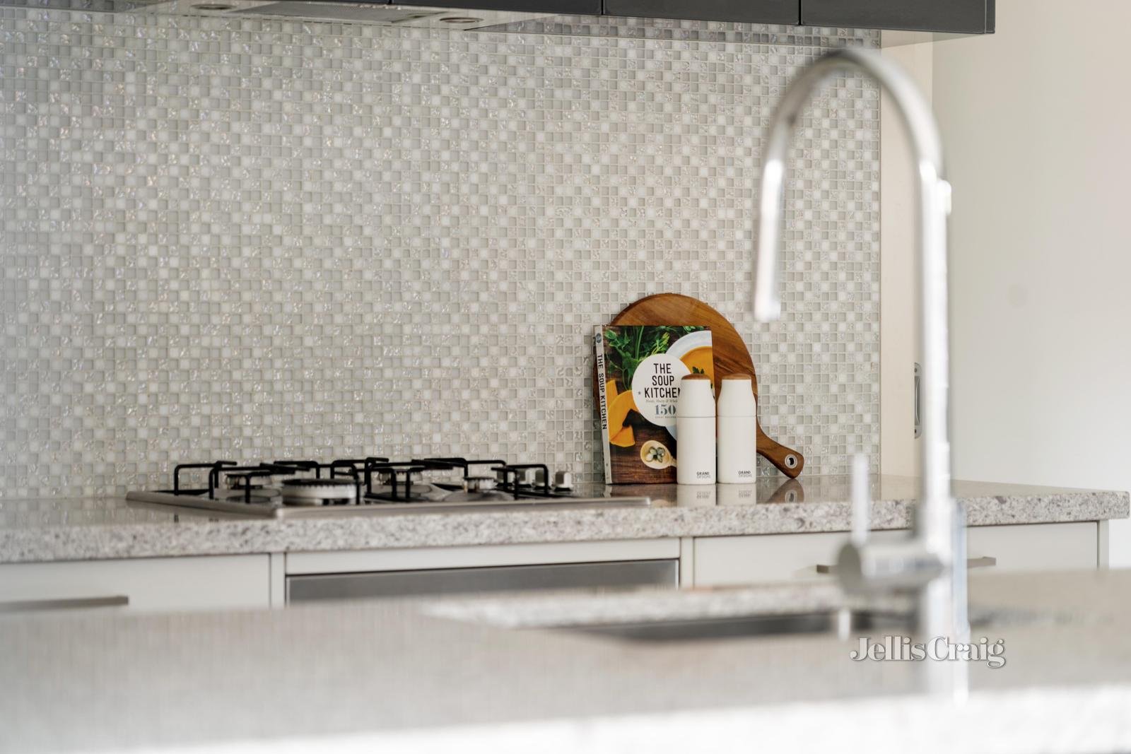 2/11 Walsh Street, Eltham image 9