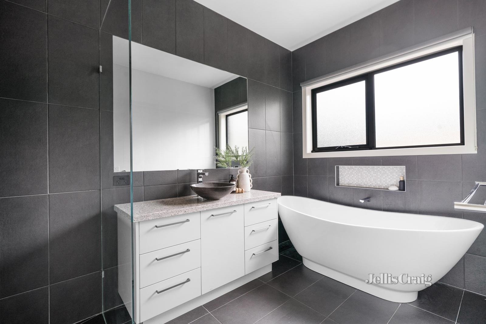 2/11 Walsh Street, Eltham image 12