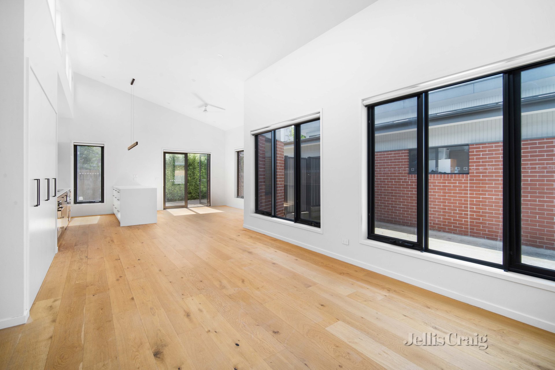 2/11 Walton Street, Wendouree image 4